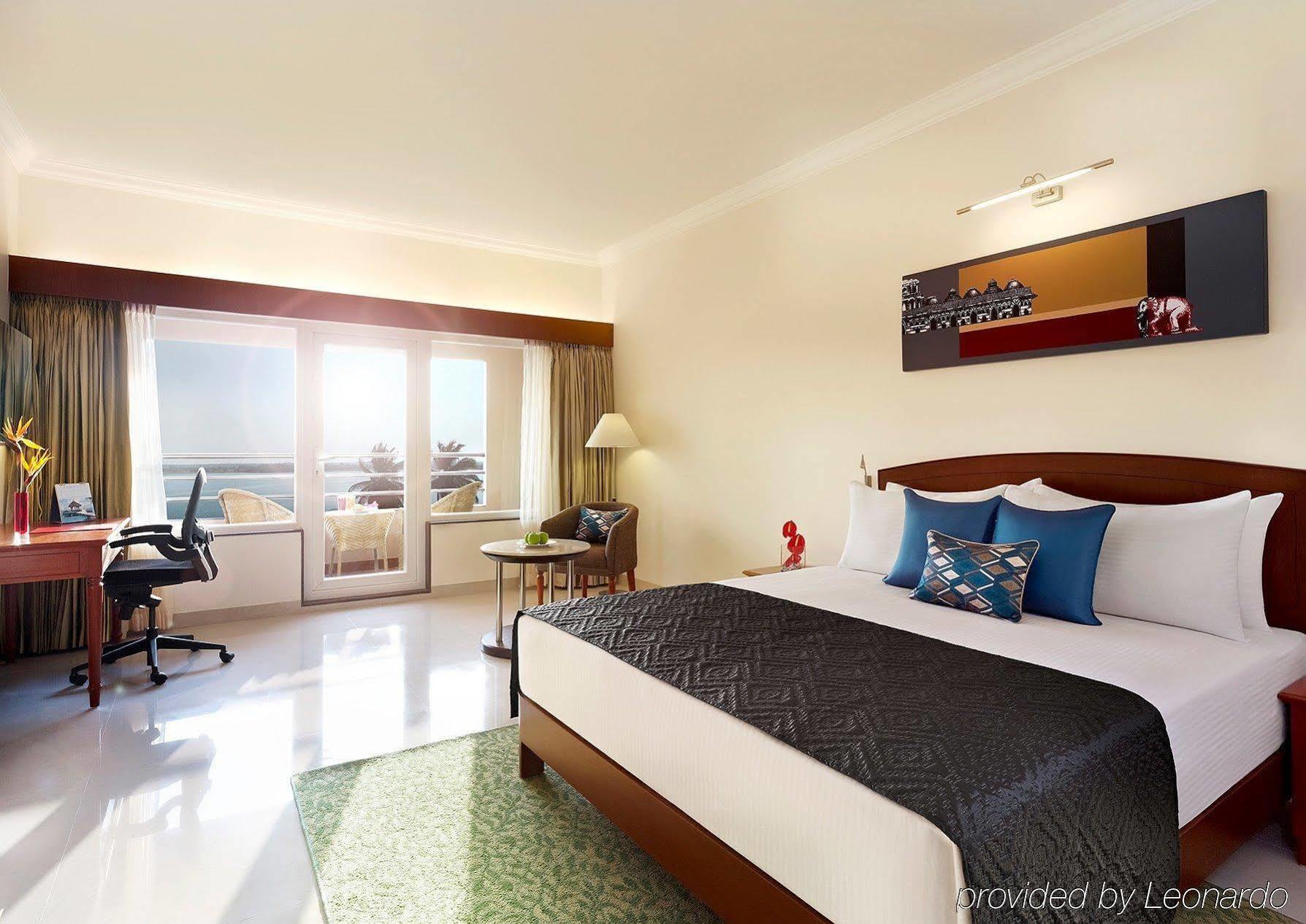Hotel Naveen Lakeside Хубли Экстерьер фото