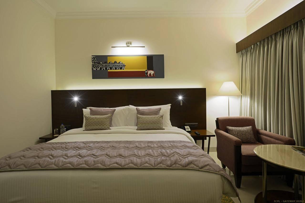 Hotel Naveen Lakeside Хубли Экстерьер фото