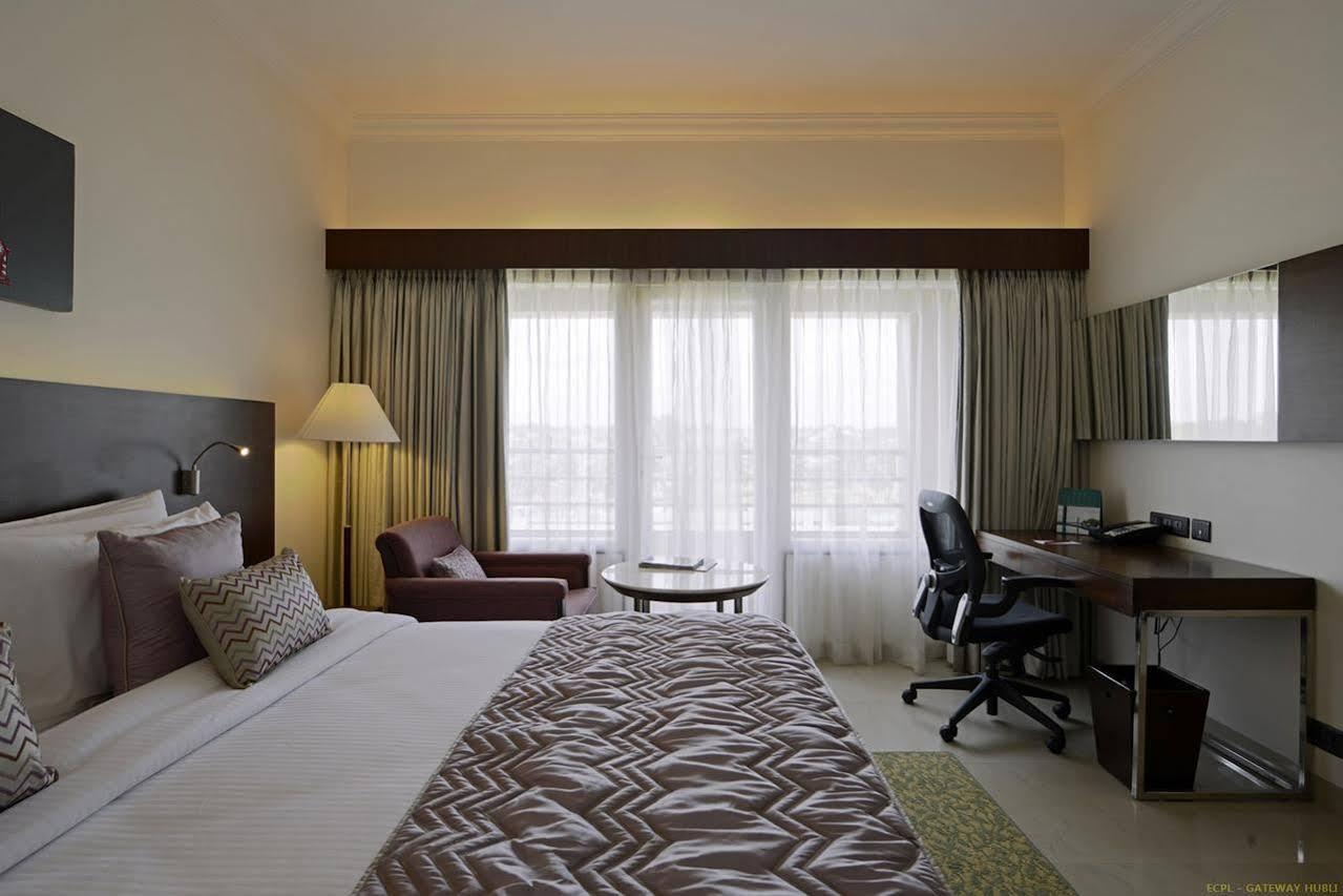 Hotel Naveen Lakeside Хубли Экстерьер фото